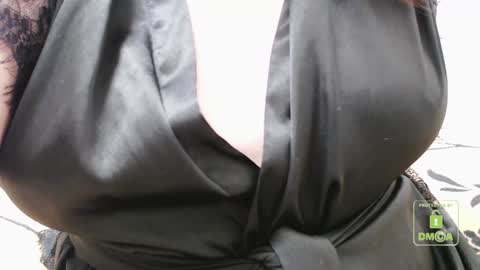 Snapshot of hot_and_pretty chatting on January 2025 09:37:02 AM Lila online show from January 2025 09:37:02 AM