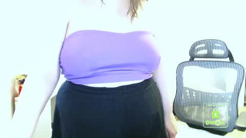 Snapshot of hot_and_pretty chatting on March 2025 12:45:01 PM Lila online show from March 2025 12:45:01 PM