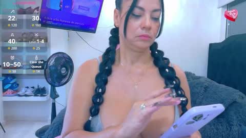Snapshot of hot_beauty__ chatting on November 2025 01:00:01 PM VALENTINA online show from November 2025 01:00:01 PM