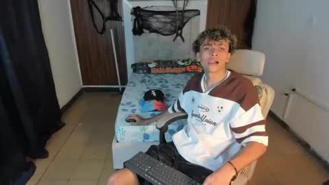 Snapshot of hot_bunny713 chatting on November 2025 01:06:02 AM hot bunny online show from November 2025 01:06:02 AM