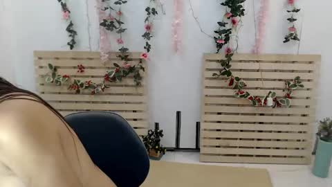 hot_chelly online show from April 2026 11:27:02 PM