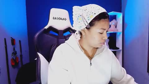 hot chocolate 4u online show from November 2025 12:15:01 PM