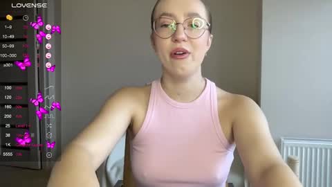 Snapshot of hot_lliinns chatting on December 2024 08:33:01 AM Lina online show from December 2024 08:33:01 AM