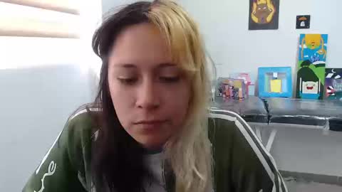 Mia online show from September 2025 03:02:01 PM