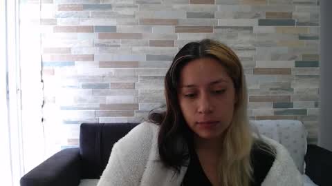Mia online show from October 2025 02:46:02 PM