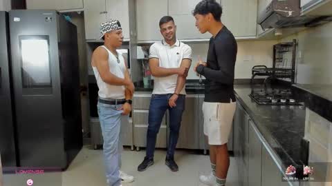 Vanesa Oliver and Andrew online show from November 2025 11:38:02 PM