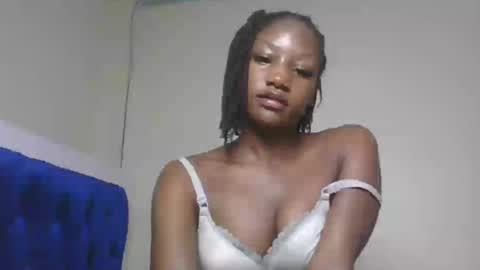 Snapshot of hot_sexxxy_girl chatting on June 2026 02:42:01 PM Milly online show from June 2026 02:42:01 PM