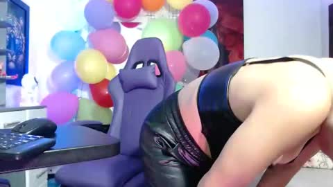 Snapshot of hot_sexy_bunny chatting on September 2025 01:15:01 PM hot sexy bunny online show from September 2025 01:15:01 PM