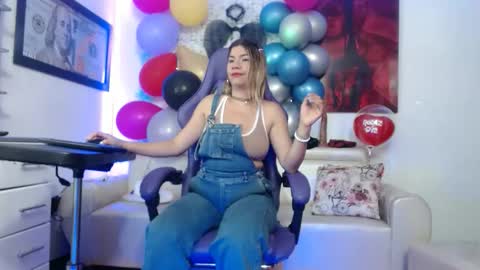 Snapshot of hot_sexy_bunny chatting on November 2025 01:54:02 PM hot sexy bunny online show from November 2025 01:54:02 PM