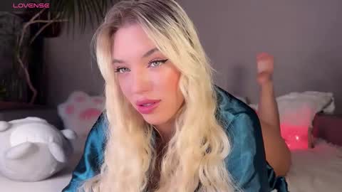 Alika online show from November 2025 01:19:01 AM