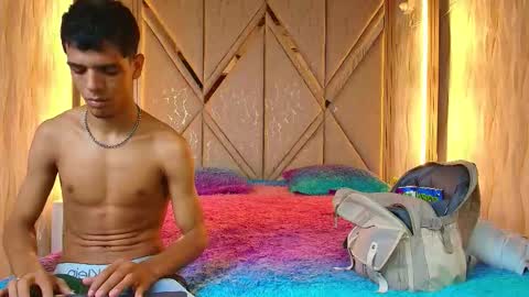 hotcouple_222 online show from December 2025 07:17:01 AM