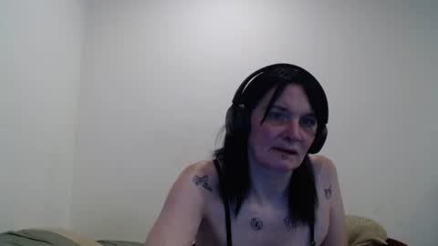hotmodel1984 online show from July 2026 02:28:02 AM