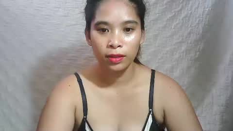 Snapshot of hotmompinay30 chatting on October 2025 10:58:01 PM flor online show from October 2025 10:58:01 PM