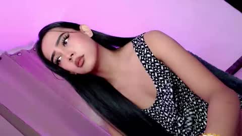 Snapshot of hotnaughty_beatrice chatting on September 2025 09:50:01 PM HOT BEATRICE online show from September 2025 09:50:01 PM