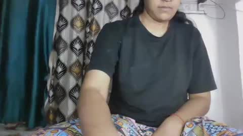 Snapshot of hotnsweetindian chatting on November 2025 05:15:01 PM lola online show from November 2025 05:15:01 PM