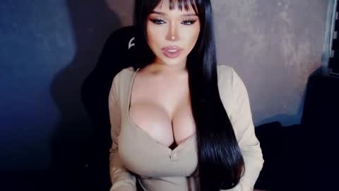 Snapshot of hotsexyhugetrans chatting on March 2026 08:37:02 PM Marga Avery online show from March 2026 08:37:02 PM