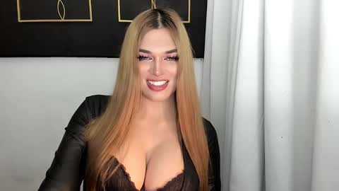 Snapshot of hotstellacumxxx chatting on March 2025 12:01:02 PM STELLA online show from March 2025 12:01:02 PM