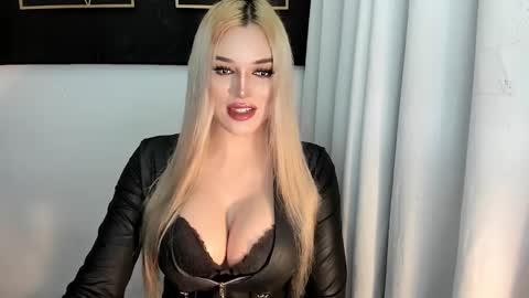 Snapshot of hotstellacumxxx chatting on October 2025 05:15:02 AM STELLA online show from October 2025 05:15:02 AM