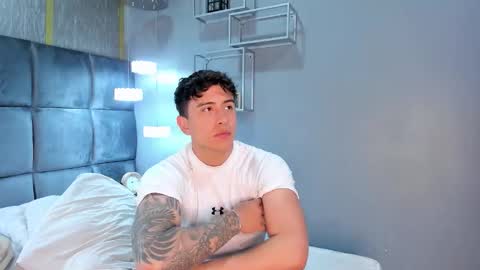 Snapshot of hott_boyy__ chatting on November 2025 11:32:02 AM hott_boyy__ online show from November 2025 11:32:02 AM