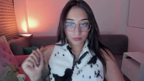 hottbee3645 online show from March 2026 08:14:01 PM