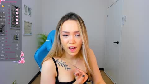 Snapshot of hottease_pvt chatting on December 2024 05:25:02 AM hello Im Eva online show from December 2024 05:25:02 AM