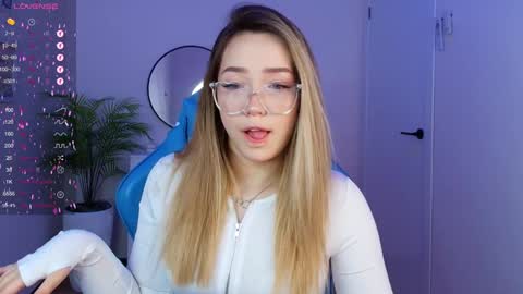 Snapshot of hottease_pvt chatting on January 2025 07:32:01 AM hello Im Eva online show from January 2025 07:32:01 AM