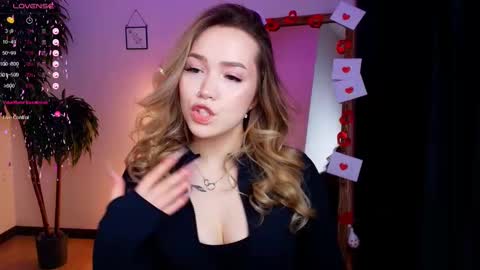 Snapshot of hottease_pvt chatting on February 2025 08:06:01 AM hello Im Eva online show from February 2025 08:06:01 AM