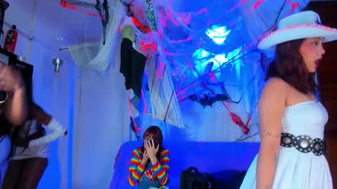 hotties_kittens18 online show from October 2025 04:08:02 PM