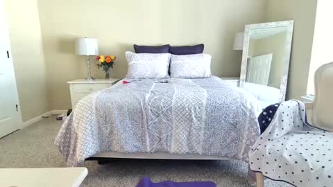 Maggie online show from September 2025 08:34:02 PM