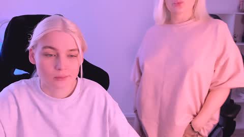 Nessie and Jessie online show from January 2025 09:39:02 AM