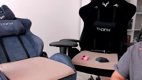 Nessie and Jessie online show from October 2025 11:19:01 AM