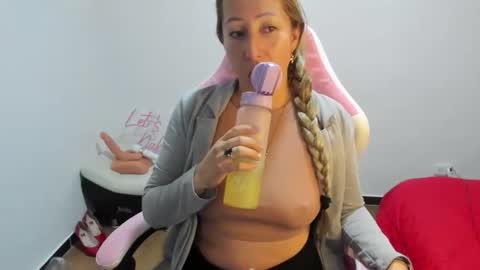 hottychrystal online show from November 2025 11:30:01 PM