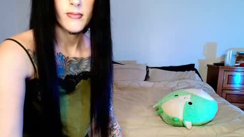 Snapshot of hotwetfreak chatting on January 2025 02:53:02 AM Lili Vixen online show from January 2025 02:53:02 AM