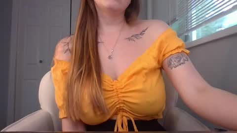 Snapshot of hotwifelili chatting on June 2026 10:35:02 PM hotwifelili online show from June 2026 10:35:02 PM