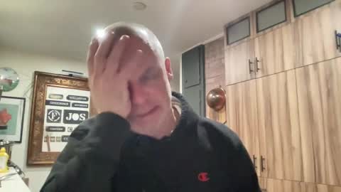 Snapshot of howlingatnothing chatting on December 2024 11:07:02 PM howlingatnothing online show from December 2024 11:07:02 PM