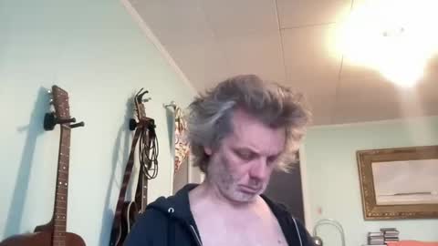 Snapshot of howlingatnothing chatting on November 2025 12:53:01 PM howlingatnothing online show from November 2025 12:53:01 PM