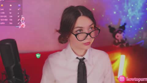 Snapshot of howtomeow chatting on October 2025 05:01:01 PM Mia online show from October 2025 05:01:01 PM