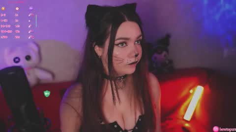 Snapshot of howtomeow chatting on October 2025 05:35:01 PM Mia online show from October 2025 05:35:01 PM