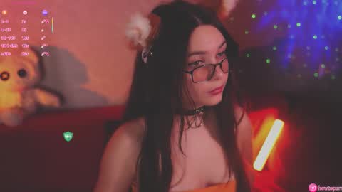 Snapshot of howtomeow chatting on October 2025 05:01:01 PM Mia online show from October 2025 05:01:01 PM