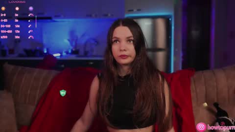 Snapshot of howtomeow chatting on November 2025 05:29:02 PM Mia online show from November 2025 05:29:02 PM