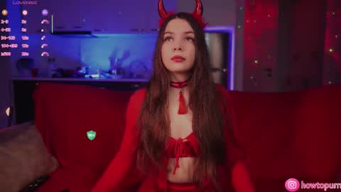 Snapshot of howtomeow chatting on December 2025 05:11:02 PM Mia online show from December 2025 05:11:02 PM