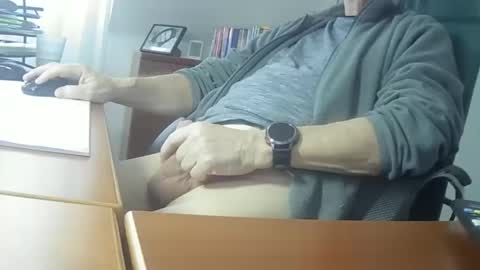 Snapshot of hpeter111 chatting on February 2025 02:58:02 PM Peter online show from February 2025 02:58:02 PM