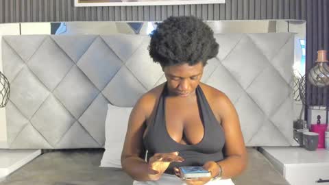 Snapshot of huddah_cam chatting on September 2025 11:33:01 AM huddah online show from September 2025 11:33:01 AM