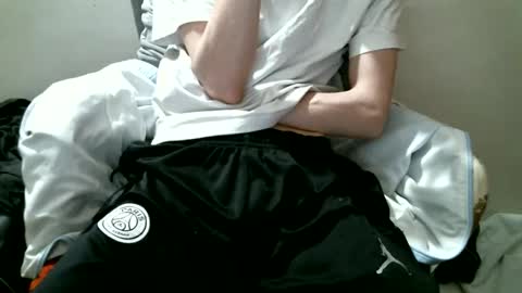 Snapshot of hug_me chatting on September 2025 11:49:02 PM Keanu online show from September 2025 11:49:02 PM