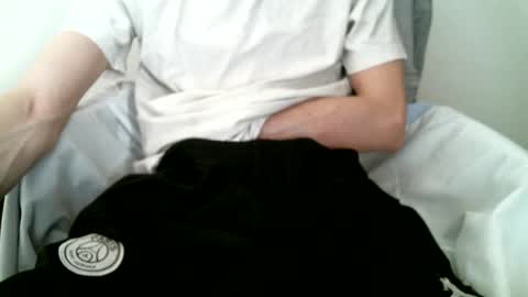 Snapshot of hug_me chatting on October 2025 11:40:01 AM Keanu online show from October 2025 11:40:01 AM