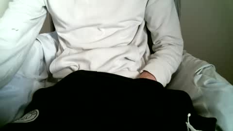 Snapshot of hug_me chatting on November 2025 11:21:01 AM Keanu online show from November 2025 11:21:01 AM