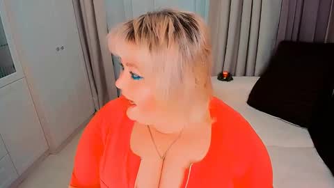 Snapshot of huge_booobs chatting on December 2024 04:35:02 PM milli online show from December 2024 04:35:02 PM