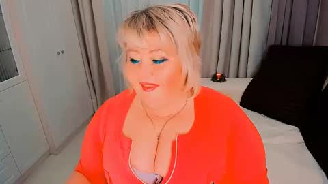 Snapshot of huge_booobs chatting on January 2025 12:43:01 AM milli online show from January 2025 12:43:01 AM