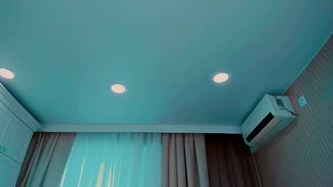 Snapshot of huge_booobs chatting on January 2025 10:01:01 AM milli online show from January 2025 10:01:01 AM