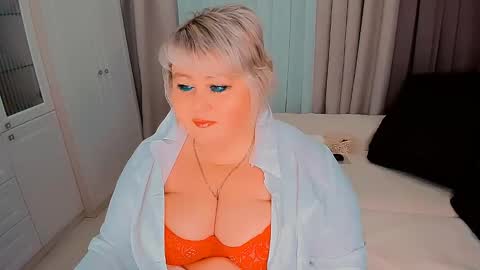 Snapshot of huge_booobs chatting on January 2025 07:42:01 PM milli online show from January 2025 07:42:01 PM